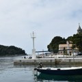Spava gde stigne, jede šta ulovi: Ovaj momak živi na moru, ide od ostrva do ostrva (foto)