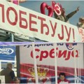 Dva reda policije, dve muzike, dva skupa: Kako izgleda kampanja na ulici gde se SNS i studenti nađu licem u lice
