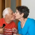 Punih mu je 90, a oženio 23 godine mlađu Penzioner bio sa 600 žena, ovo mu je 5. brak, a s ponosom kaže da još ima "keks"…