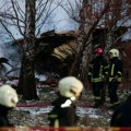 Detalji stravičnog pada aviona u Litvaniji: Poginuo pilot, ima povređenih: Letelica se zakucala u stambenu zgradu! (foto)