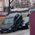 Automobili se naslagali kao domine! Nesvakidašnja saobraćajka u Užicu: Kako se ovo desilo?! (foto)