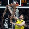 (Poluvreme) Partizan za sada odličan, gudurić katastrofalan: Fenerbahče sprečen da se ikako razigra! (video)