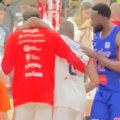 VIDEO: Saigrači izveli Miler-Mekintajera sa parketa