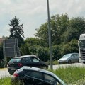Auto u kanalu, prolaznici se krste: Vozač automobila se sudario sa kamionom, pravo je čudo da je ostao živ (foto)