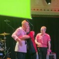 Kultni bend odsvirao svoj poslednji koncert: Posle najvećeg hita usledio emotivni rastanak od publike