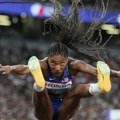 Nasledila Ivanu Španović na tronu: Tara Dejvis-Vudhol objedinila olimpijsku i svetsku titulu