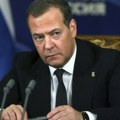 Medvedev: Severnokorejski vojnici marširali pod ruskom i svojom zastavom na paradi