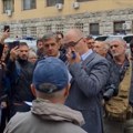Štimac ipak ostaje u pritvoru: Građani se okupljaju ispred Skupštine, a i Ćacilend sve puniji - saobraćaj blokiran! (video)…