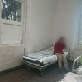 Jezive scene iz bolnice u regionu: Pacijenti leže vezani za krevete u nehumanim uslovima, jedan se obesio