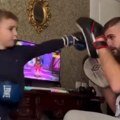 Veljko Ražnatović uči malog Željka da boksuje od malih nogu Pohvalio se kako sa sinovima provodi vreme u Rusiji: Odveo ih na…