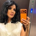 Pocepane farmerke i torba od: 250.000 dinara Milena Popović u šik izdanju, pokazala koliko prati trendove: Selfijem iz lifta…
