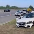 Teška saobraćajka na auto-putu kod Kolara: Četvoro povređeno, među kojima i dvoje dece - "Mercedes" uništen (video)