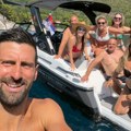 Novak Đoković zaustavio brod, uzeo telefon sa drugog čamca, pa oduševio fanove u Crnoj Gori za sva vremena