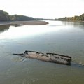Dunav se povukao, ljudi u Mađarskoj krenuli peške preko reke: Stiglo upozorenje - opasno po život