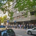 Studenti i deo opozicije muče muku sa notarima, naprednjaci bez problema prvi predali potpise RIK-u