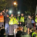 VIDEO Studenti biciklisti stigli u Novi Sad, građani ih dočekali uz baklje