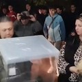 Uhapšeni članovi biračkog odbora studentske liste i liste Rasima Ljajića sukobili se u Leskovcu: Polomljena glasačka kutija…