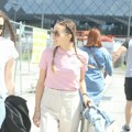 Dve kike, pantalone i sportska majica: Jelenu Đoković u ovom izdanju retko viđamo - Novakova žena uhvaćena na aerodromu…