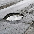Ulica "progutala" automobil: Nesvakidašnji incident u Vranju (foto)