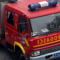 Požar u Veterniku Vatrogasci brzo ugasili zapaljeno đubrivo na placu (video)