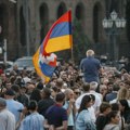 Хиљаде демонстраната протестовало у Јеревану тражећи оставку премијера