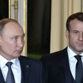 Kremlj o detaljima razgovora Putina i Makrona