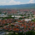 Iživljavanje u Vranju: Naprednjački batinaši sa sinom direktora vodovoda uleteli u kafić - vlasnik govorio na protestu (video)…
