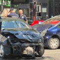 Sudar dva putnička vozila na uglu Takovske i 27. marta, oberen pešak