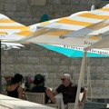 (Video) Uhvatili smo seku Aleksić u Crnoj Gori kad se nije Nadala: Pevačica sa Veljkom na ručku u zalivu, on u skroz opuštenom…