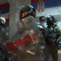 Tenzična noć širom Srbije: Policija koristila biber sprej, građani obišli adrese funkcionera