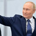 Snimljeno šta Putin radi dok Tramp smišlja strategiju u avionu za Aljasku, a Zelenski tvituje: Neverovatno