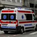 Nezgoda kod Obrenovca: Automobil udario u drvo, dve osobe teško povređene