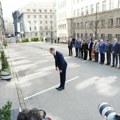 Na ulazu u Vladu gde je ubijen Đinđić venac položio premijer Macut i ministri