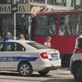 U iskakanju tramvaja povređeno 12 odraslih i dvoje dece