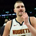 "Nikola, majku mu, šta to igrate?": Jokiću otac slao poruke usred NBA meča