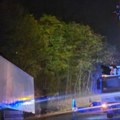 Vozači da koriste alternativne pravce: Izvlačenje šlepera sa hladnjačom još traje, put zatvoren za saobraćaj