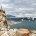 Srušio se most u Grčkoj, šest ekipa Hitne pomoći na licu mesta: Najmanje jedna osoba poginula, dvoje ljudi nestalo VIDEO
