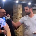 (Video) Pljušte novčanice: Marko Miljković kiti harmoniku: Evo kako izgleda intimno slavlje nakon porođaja Lune Đogani