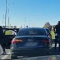 Uoči Kolone sjećanja napadnut auto sa studentima iz Srbije, policija nije poduzela ništa (VIDEO)