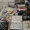 Uprava carina: Zaplenjeno više od pet kilograma srebrnog nakita na graničnom prelazu Batrovci