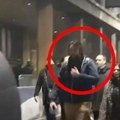Sramno: Đilasovac se smeje posle napada na aktivistkinje SNS (Foto/video)