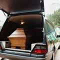 Pogrebna kola u Engleskoj dobila kaznu zbog parkiranja na vojnoj sahrani
