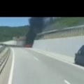 Jeziva scena na auto-putu Niš-Pirot Od vozila ostala samo školjka! (foto/video)