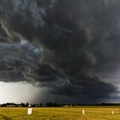 Užasno nevreme obaralo drveće Oluje uništile kuće Građani ostali bez struje (video)