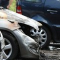 Haos na Voždovcu: Zapalio se automobil, vatra zahvatila još dva vozila, a tri oštetila: Vatrogasci hitno reagovali