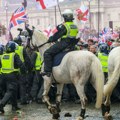 U Londonu uhapšeno 25 osoba na protestu krajnjeg desničara, 26 policajaca povređeno