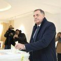 uživo IZBORI U REPUBLICI SRPSKOJ U Banjaluci do 11 časova izašlo 11,61 odsto građana, Dodik glasao u Laktašima (FOTO)
