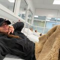"Dajemo sve od sebe": Srpska pevačica se oglasila iz bolnice, prima jake terapije