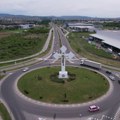 Крст на улазу у Крагујевац променио боју, верници нису могли да скину поглед са њега: Откривено шта се десило