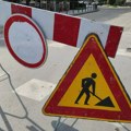 Radovi na popravci kolovoza obustavili saobraćaj u delu Starih Ledinaca